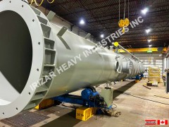 IRIZAR WR40 conventional welding rotator with 40 metric ton capacity used to support and rotate a large pressure vessel during fabrication.