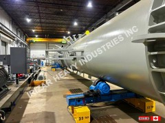 IRIZAR WR40 conventional welding rotator supporting and rotating a large pressure vessel during fabrication.